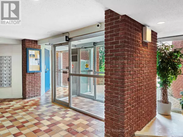 Ottawa, ON K1J7V8,2044 Arrowsmith DR #202A