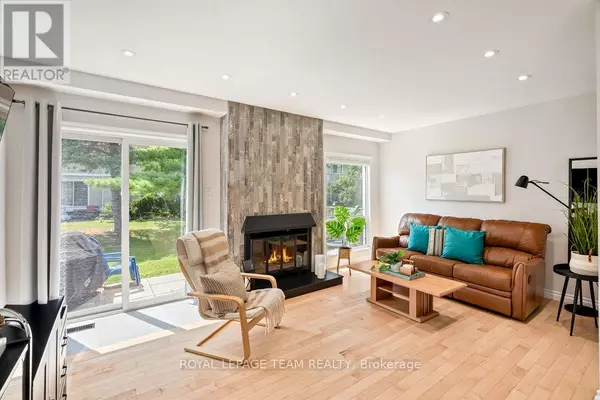 Ottawa, ON K2H9C7,177 Valley Stream DR #A