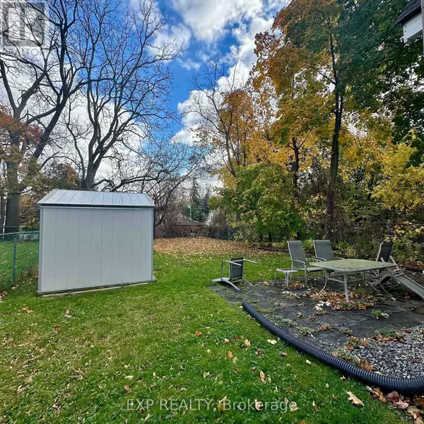 Hamilton (ainslie Wood), ON L8S2Y3,215 EMERSON STREET