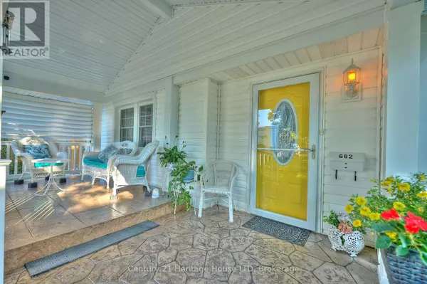 Fort Erie (lakeshore), ON L2A1B9,662 LAKESHORE ROAD W