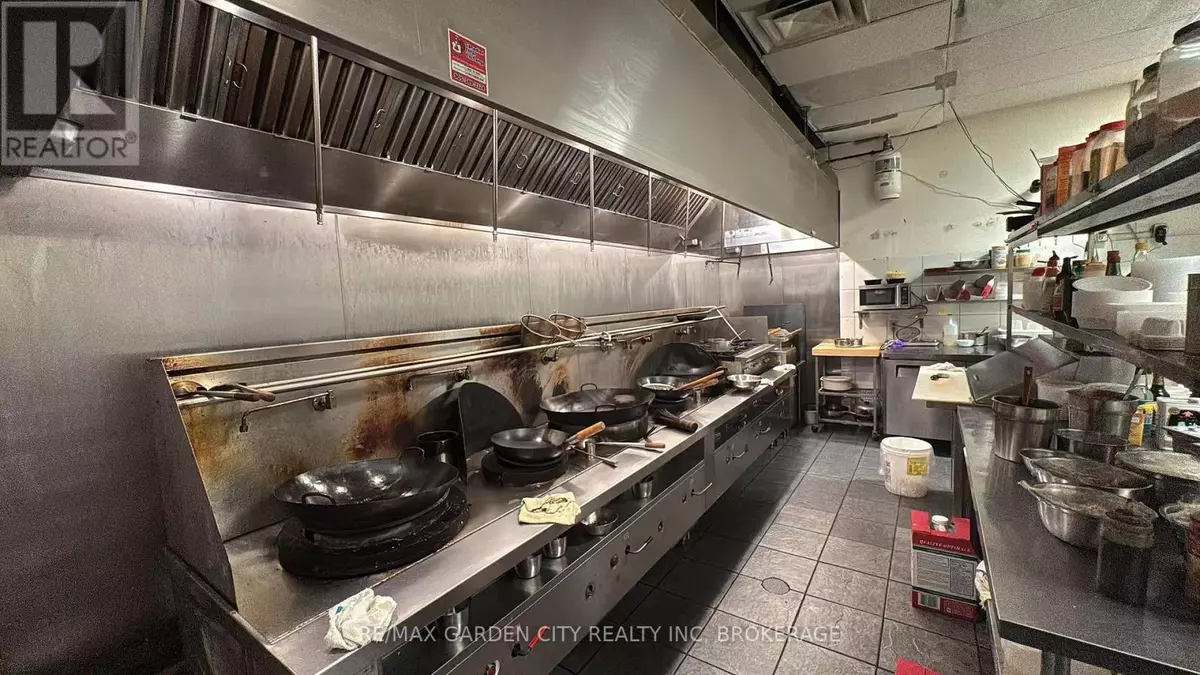 St. Catharines (ridley), ON L2S3Z5,100 FOURTH AVE #7