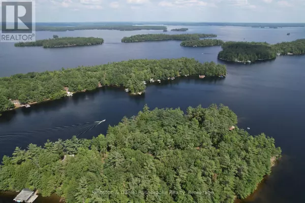 Gravenhurst (muskoka (s)), ON P1P1R2,2 ISLAND 24LM (DENISON)