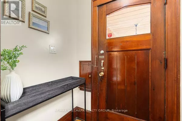 Ottawa, ON K1S2H1,386 FIRST AVENUE