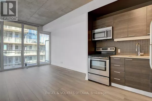 Ottawa, ON K2P0S1,349 McLeod ST #532