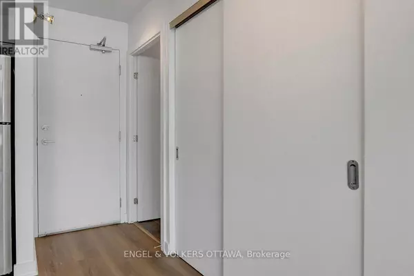 Ottawa, ON K2P0S1,349 McLeod ST #532