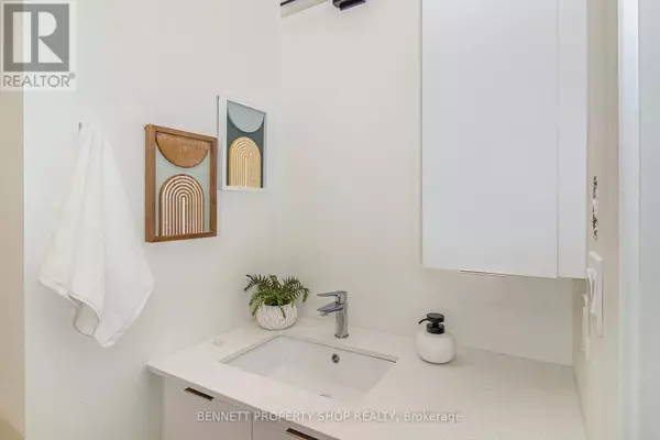 Ottawa, ON K1G6Y8,600 Mountaineer #515