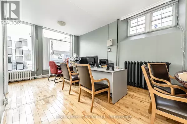 Cambridge, ON N3C2A6,26 QUEEN STREET E