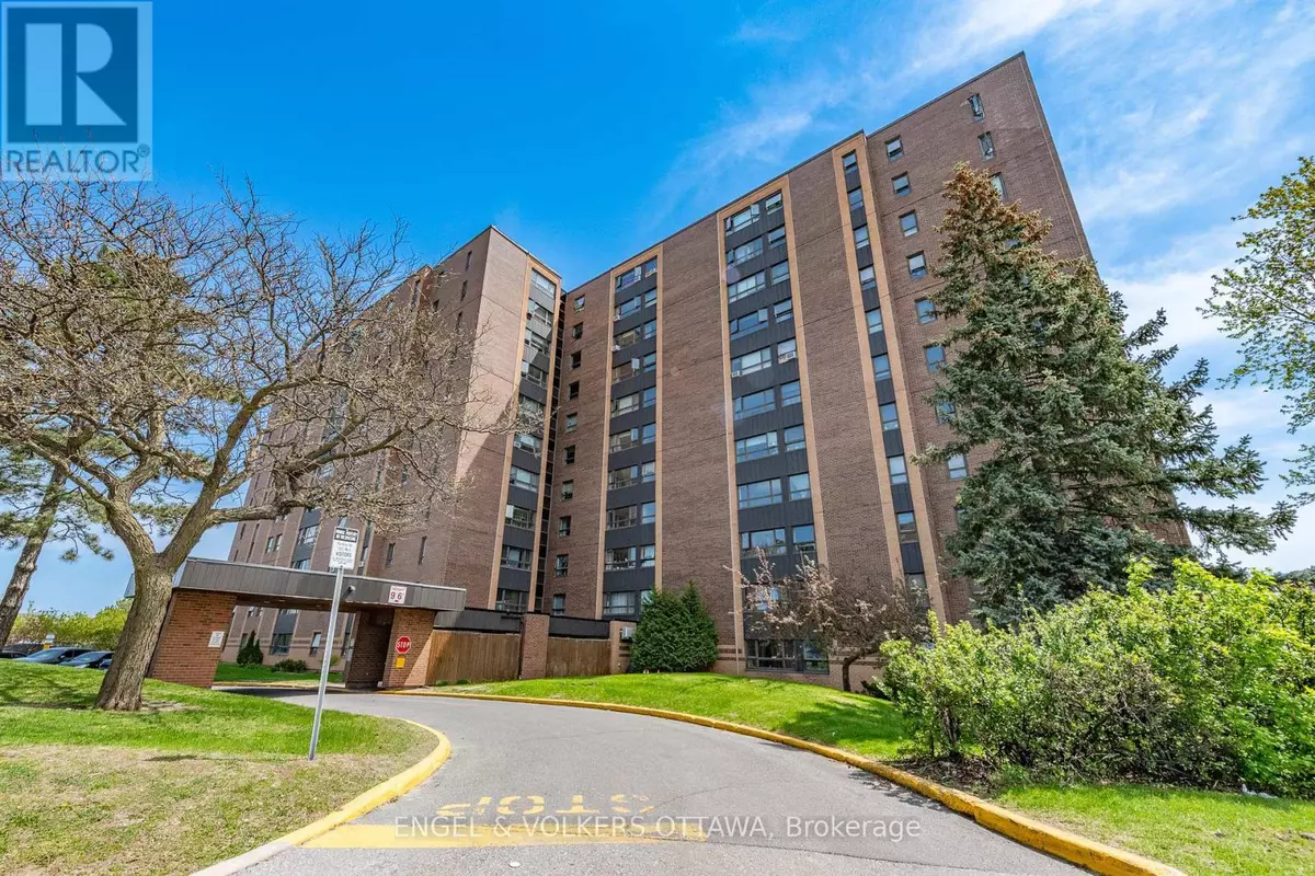 Ottawa, ON K2E6K6,1356 Meadowlands DR East #8