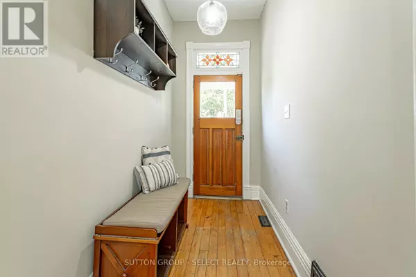 London East (east F), ON N5Y2R4,716 WILLIAM STREET