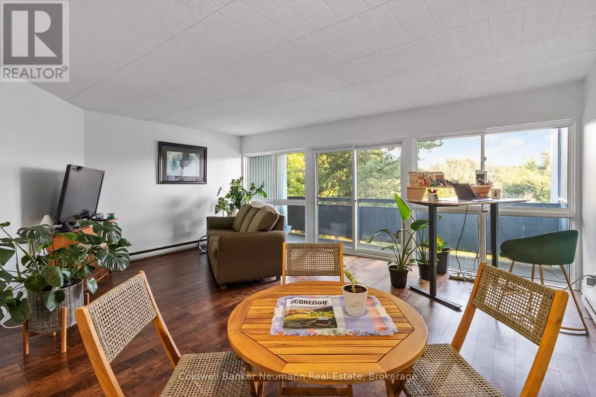 Guelph (dovercliffe Park/old University), ON N1G2V5,105 Conroy CRES #301