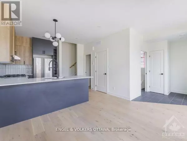 Ottawa, ON K1L5Y3,136 Carillon ST #A