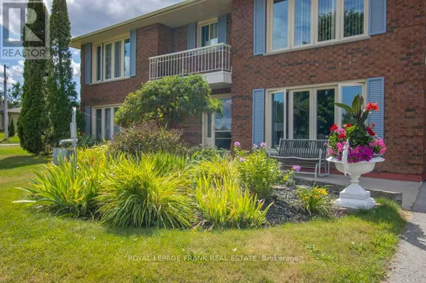 Kawartha Lakes (bobcaygeon), ON K0M1A0,357 THE CAPTAINS CORNERS