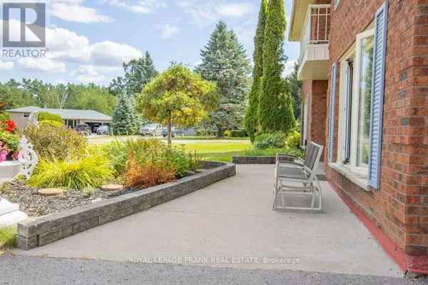 Kawartha Lakes (bobcaygeon), ON K0M1A0,357 THE CAPTAINS CORNERS