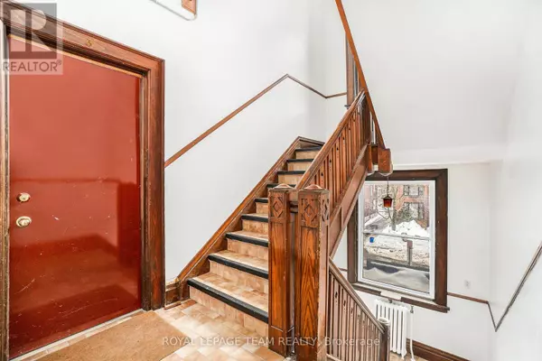 Ottawa, ON K2P0V9,305 WAVERLEY STREET