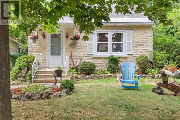 158 ANNA AVENUE, Ottawa, ON K1Z7V2