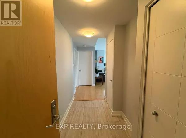 Ottawa, ON K2P0X5,40 NEPEAN ST #2001