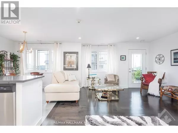 Ottawa, ON K2J6B4,340 TRIBECA Private #10