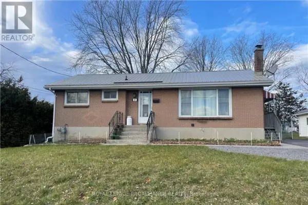 Belleville (belleville Ward), ON K8P2M3,44 North Park GDNS #A