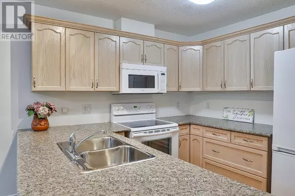 Bracebridge (macaulay), ON P1L0A6,10A KIMBERLEY AVE #206