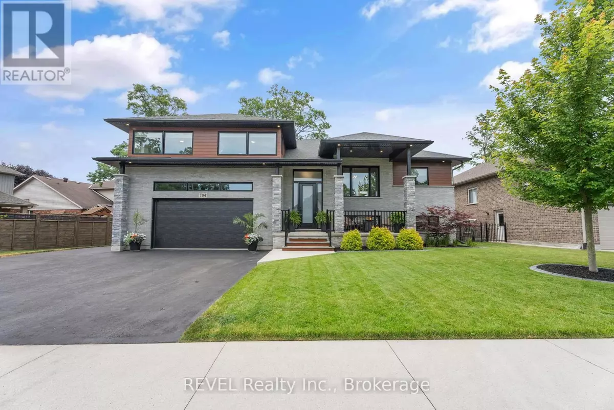 Port Colborne (sugarloaf), ON L3K0A8,704 CLARENCE STREET