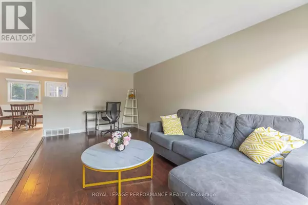 Ottawa, ON K1J8P7,1439 Bethamy LN #28