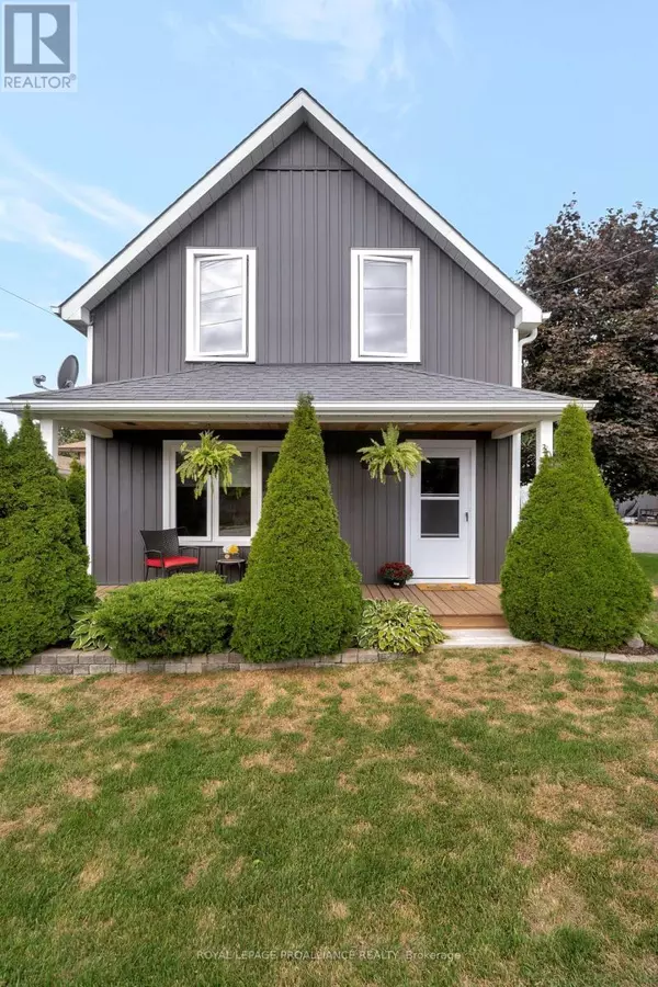 Prince Edward County (picton Ward), ON K0K2T0,30 LAKE STREET SE