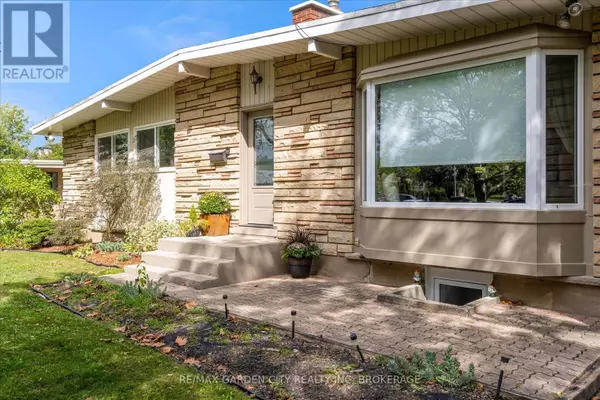 St. Catharines (glendale/glenridge), ON L2T2B9,15 JASMIN CRESCENT