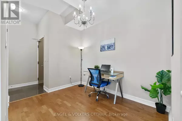 Ottawa, ON K1N0A7,200 Besserer ST #1211