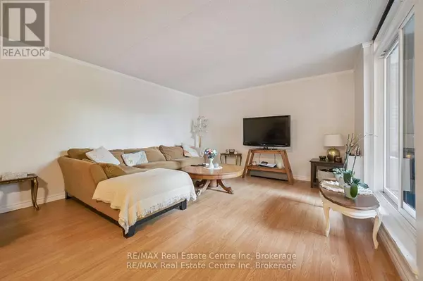 Guelph (junction/onward Willow), ON N1H7R9,65 Silvercreek Pkwy North #310