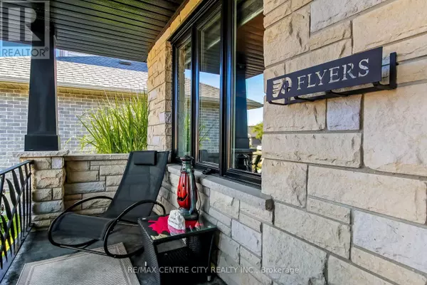 St. Thomas, ON N5R0G3,22 OAKMONT STREET