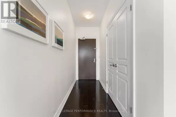 Ottawa, ON K1N6B1,238 Besserer ST #1504