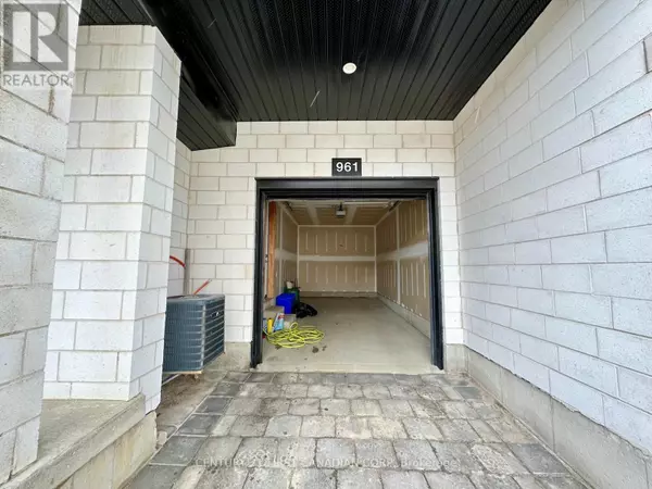 London North (north M), ON N6H5J9,961 MANHATTAN WAY