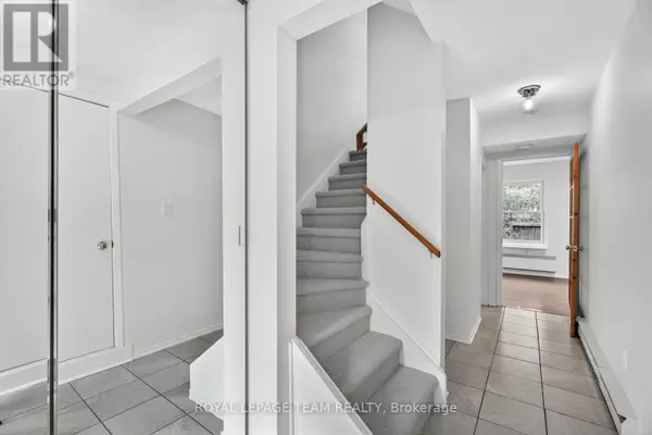 Ottawa, ON K2C3P4,9 MOORSIDE PRIVATE