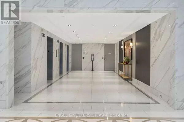 Ottawa, ON K1S5V3,111 Champagne AVE South #807