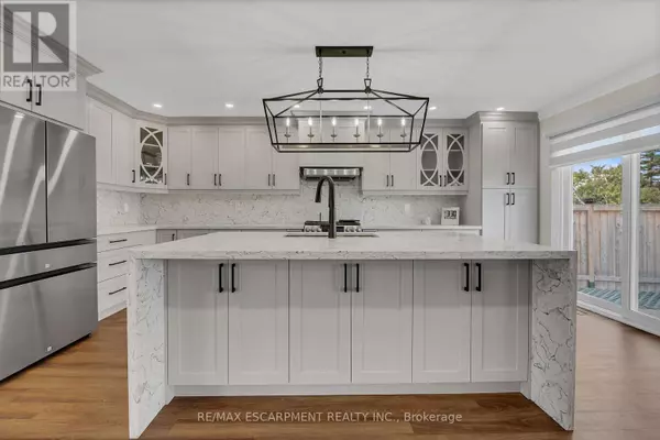 Hamilton (stoney Creek), ON L8E4S9,125 VALERA DRIVE E