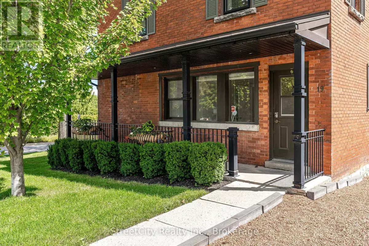 Stratford, ON N5A4A5,19 WATERLOO STREET S