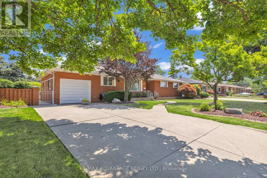 2360 LEONARD ROAD, Windsor, ON N8W4L7