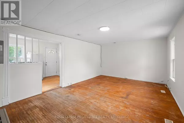 Greater Napanee (greater Napanee), ON K7R1K6,10-12 THOMAS STREET E