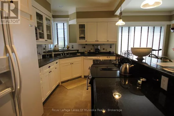 Lake Of Bays (mclean), ON P0B1A0,1020 BIRCH GLEN RD #V 3, W 5