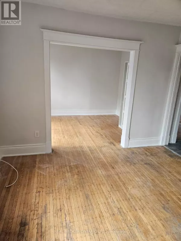 Hamilton (crown Point), ON L8M1N3,985 Main ST East #6