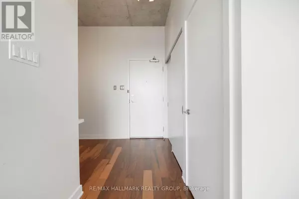 Ottawa, ON K2P1A9,PENTHOUSE 804 - 360 MCLEOD STREET