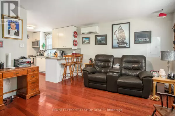 Ottawa, ON K1L7Z7,53 LAVAL STREET