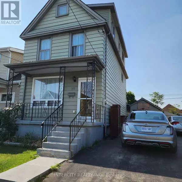 70 MAYFLOWER AVENUE, Hamilton (crown Point), ON L8L2K4
