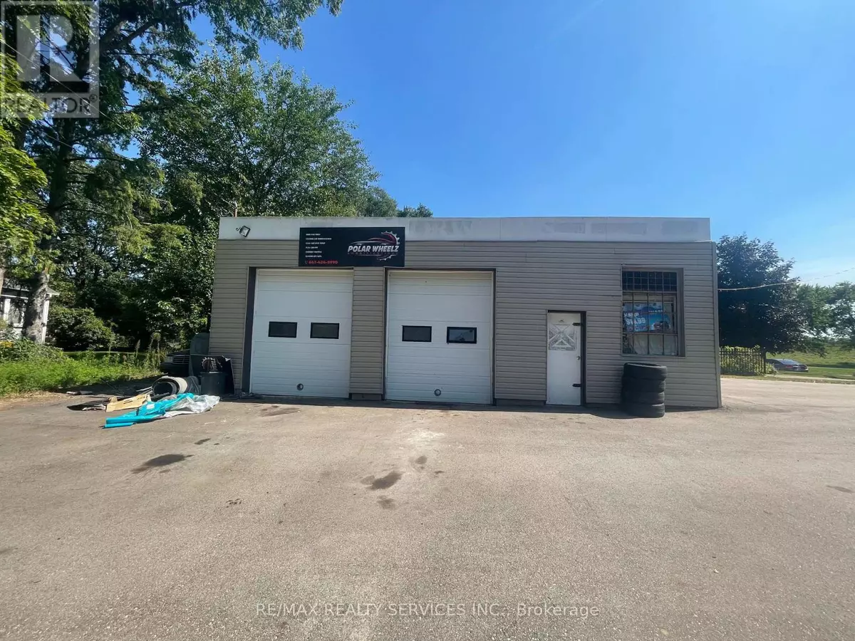 Brantford, ON N3S1A4,46 KITCHENER AVENUE