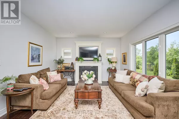 Fort Erie (crescent Park), ON L2A6W2,710 BRIAN STREET