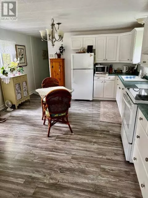 Central Huron (goderich), ON N0M1G0,213 CHESTNUT DRIVE DRIVE S