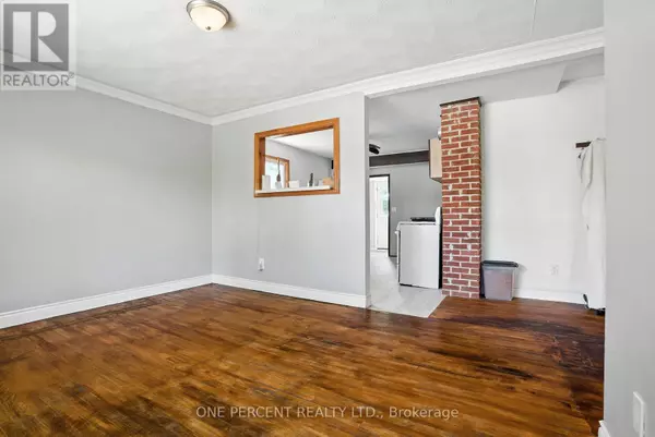 Ottawa, ON K1Z7V5,279 ANNA AVENUE W