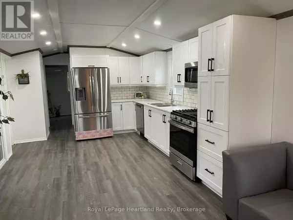 Central Huron (clinton), ON N0M1G0,4 STARBOARD - 77719 BLUEWATER HIGHWAY