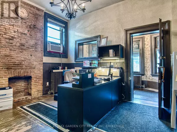 St. Catharines (downtown), ON L2R3B7,37 CHURCH STREET