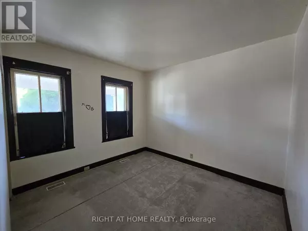 Windsor, ON N9A5K2,939 WELLINGTON STREET